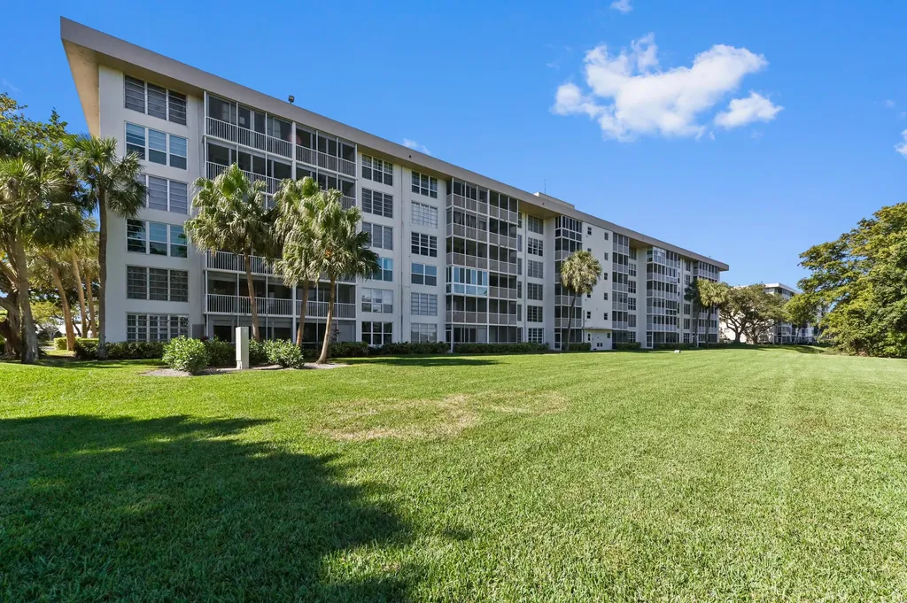 2851 S Palm Aire Drive Pompano Beach FL 33069