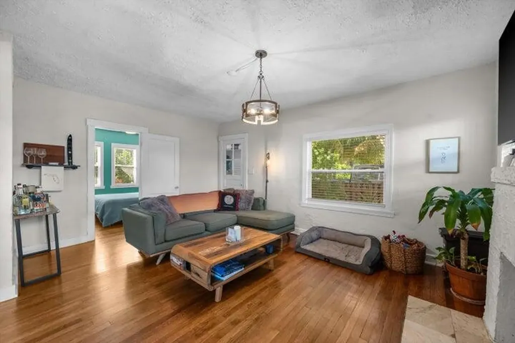 6704 Garden Avenue West Palm Beach FL 33405