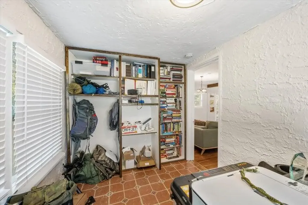 6704 Garden Avenue West Palm Beach FL 33405