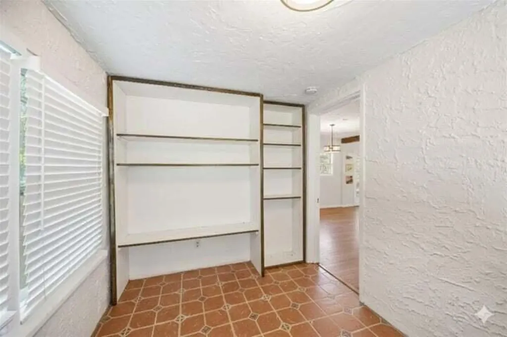 6704 Garden Avenue West Palm Beach FL 33405