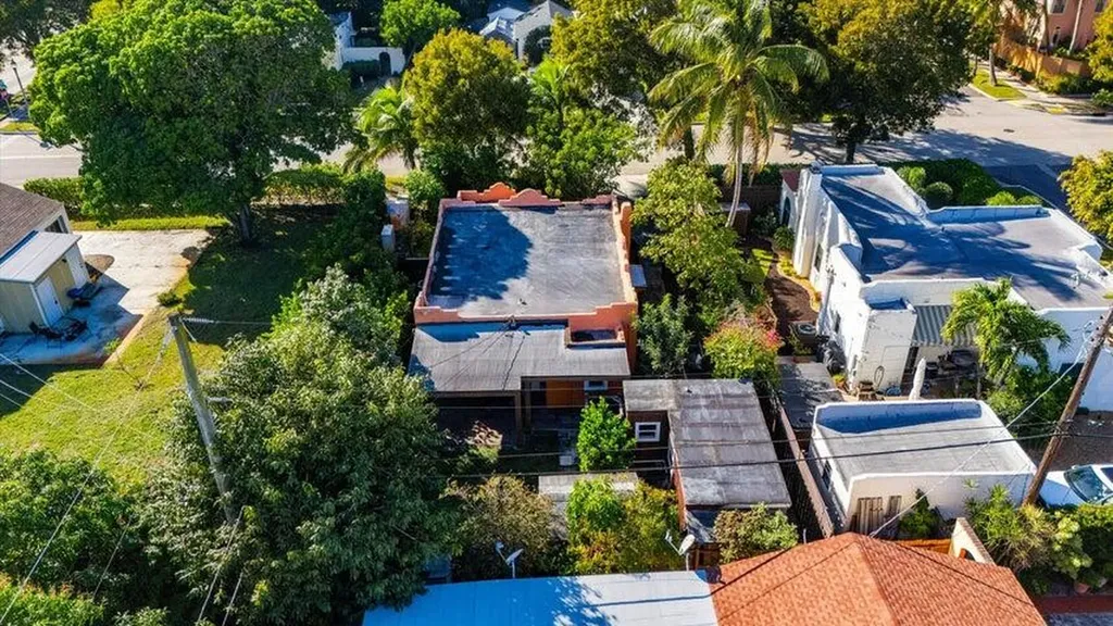 6704 Garden Avenue West Palm Beach FL 33405