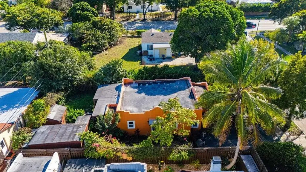 6704 Garden Avenue West Palm Beach FL 33405