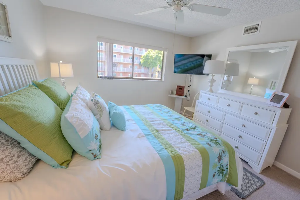4725 Lucerne Lakes Boulevard E Lake Worth FL 33467