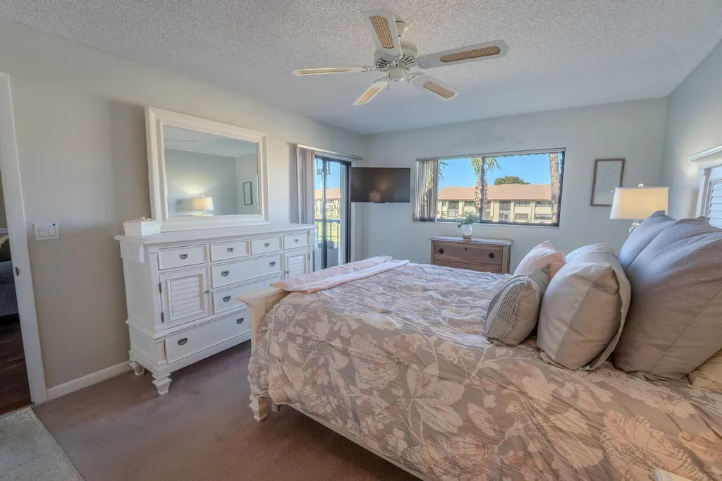 4725 Lucerne Lakes Boulevard E Lake Worth FL 33467
