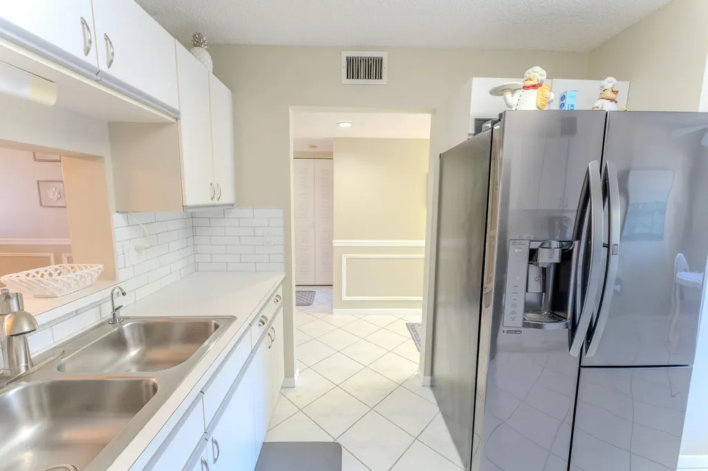 4725 Lucerne Lakes Boulevard E Lake Worth FL 33467