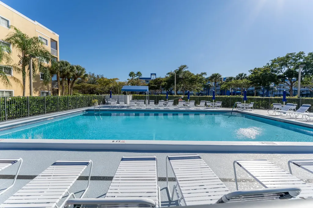 4725 Lucerne Lakes Boulevard E Lake Worth FL 33467