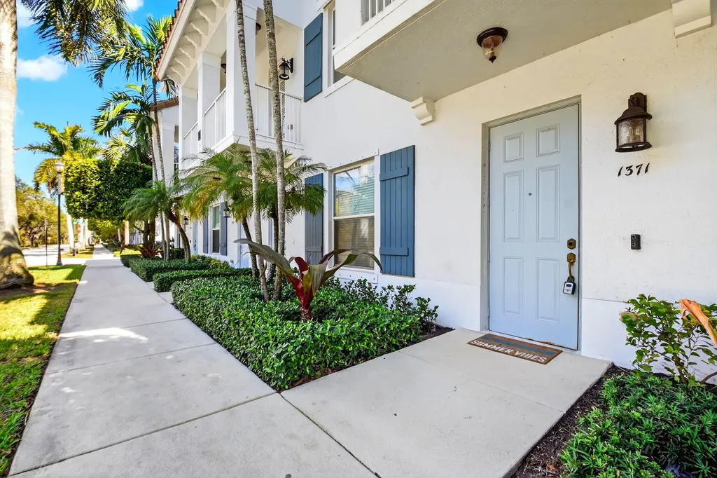 1371 Via De Pepii Boynton Beach FL 33426