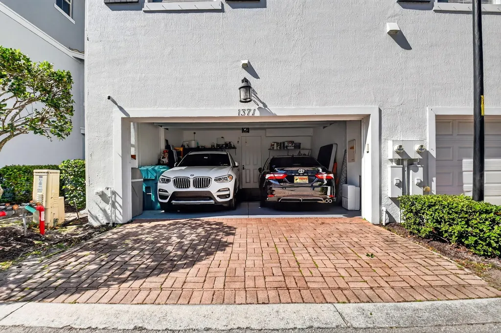 1371 Via De Pepii Boynton Beach FL 33426