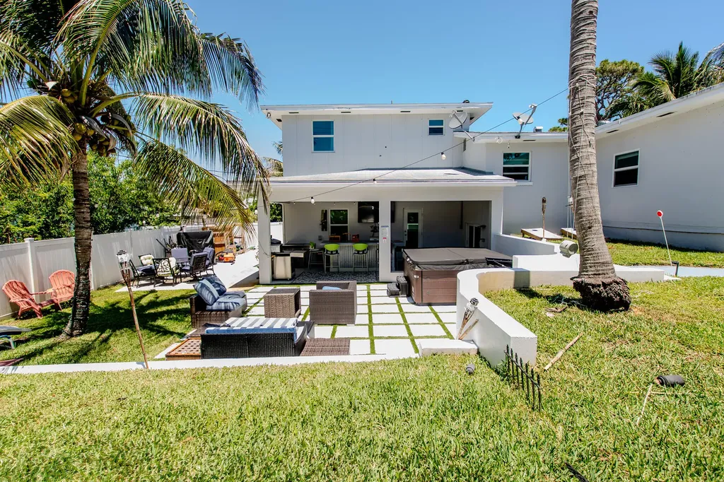 2192 Quail Trail Lake Worth FL 33461