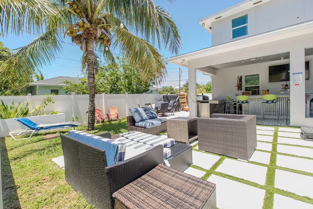 2192 Quail Trail Lake Worth FL 33461