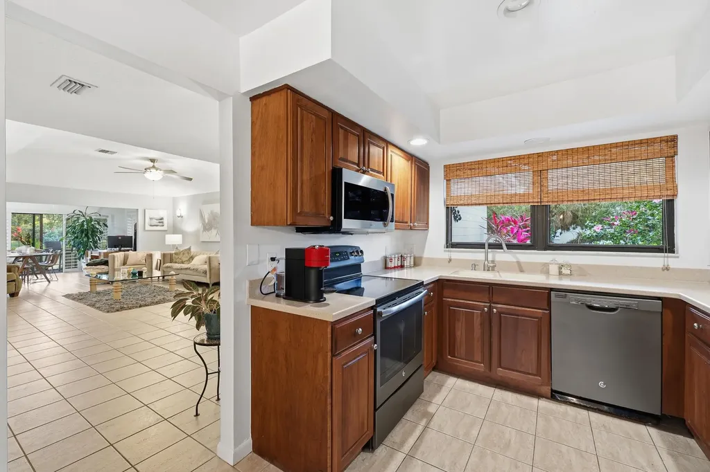 6403 Eastpointe Pines Street Palm Beach Gardens FL 33418