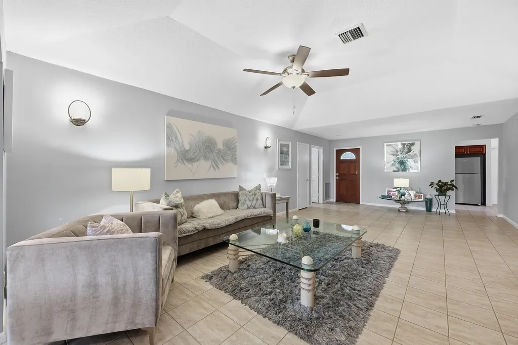 6403 Eastpointe Pines Street Palm Beach Gardens FL 33418