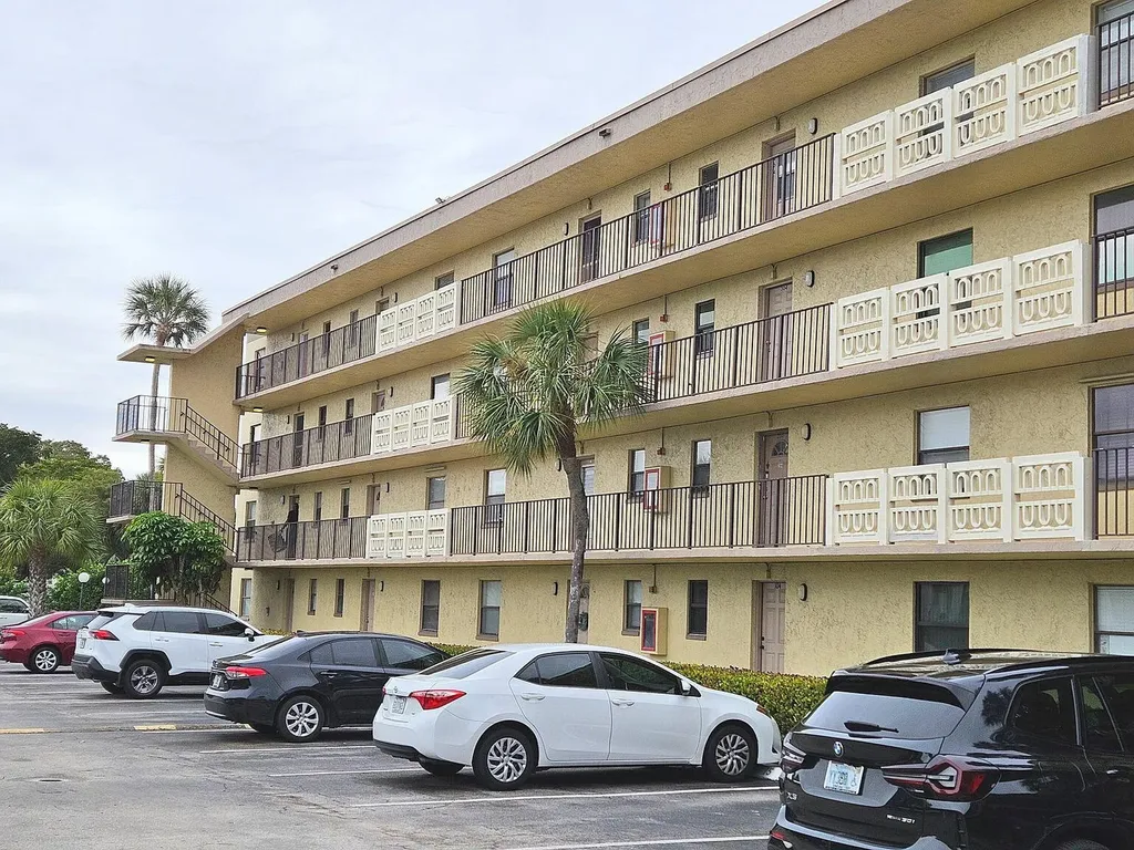 9355 SW 8th Street SW Boca Raton FL 33428