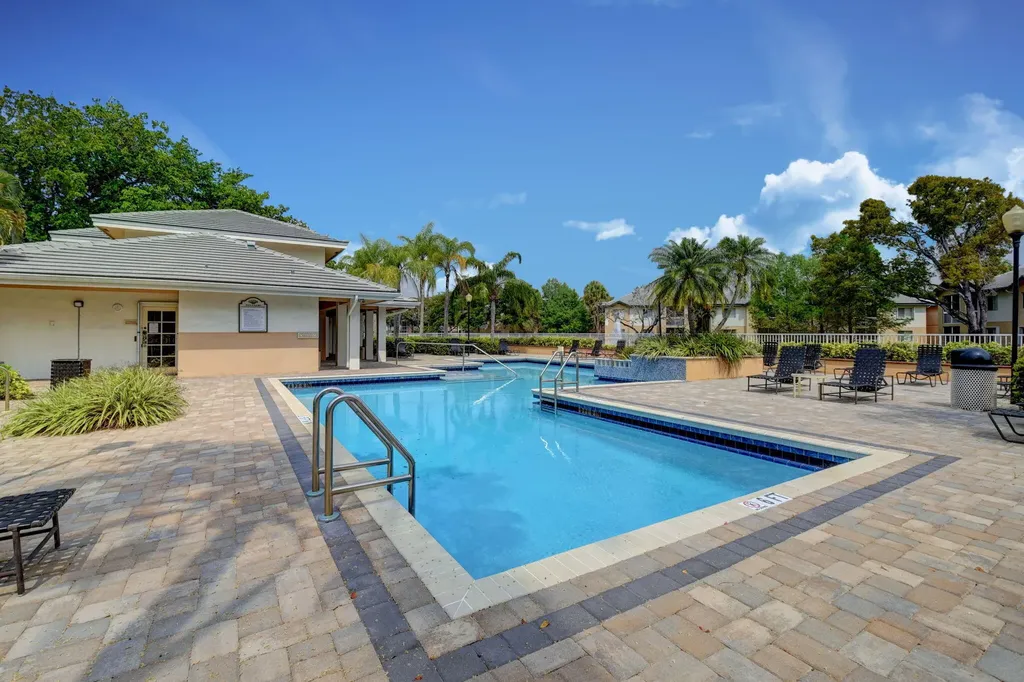 9901 Westview Drive Coral Springs FL 33076