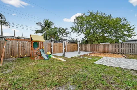 419 Cheyenne Drive Lake Worth FL 33462