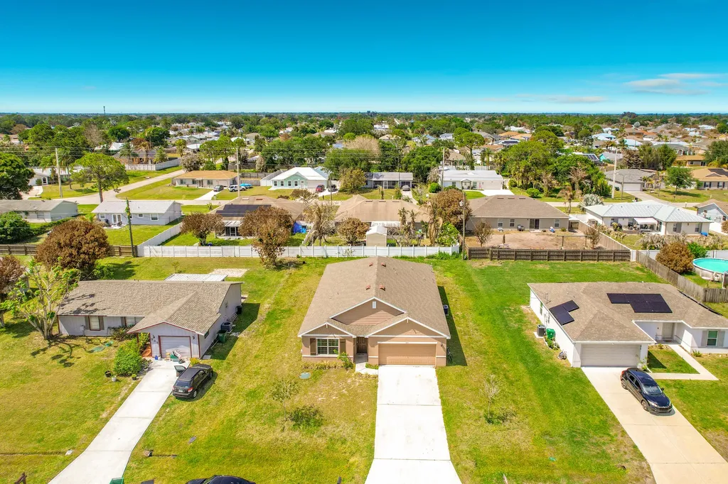 525 SW Twig Avenue Port St Lucie FL 34983