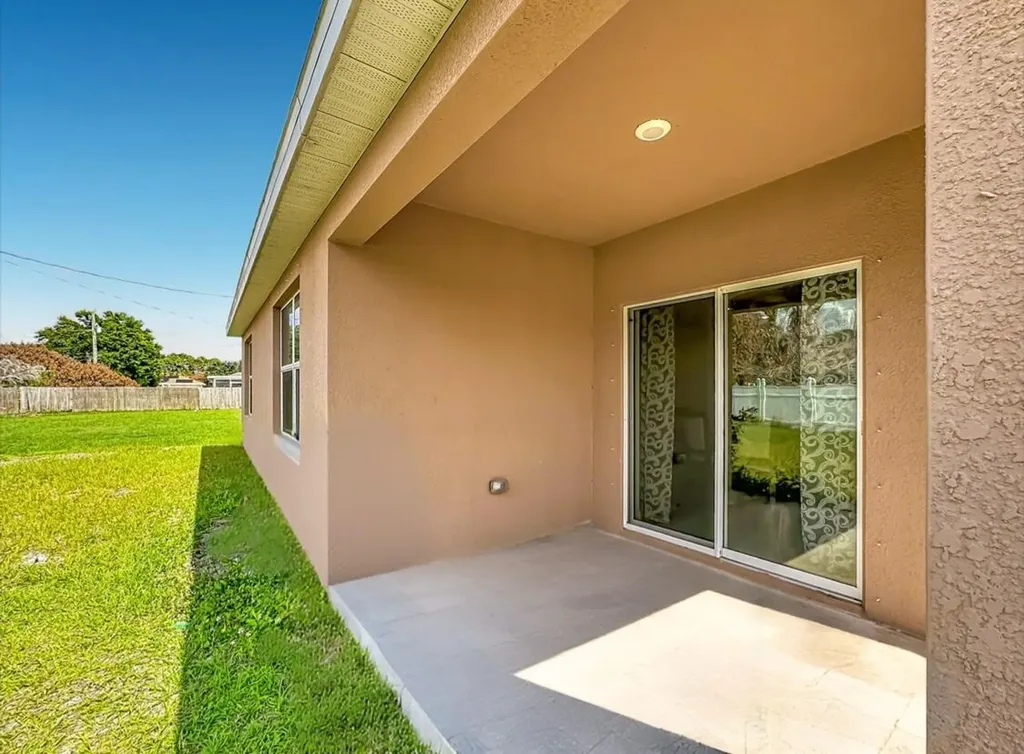 525 SW Twig Avenue Port St Lucie FL 34983