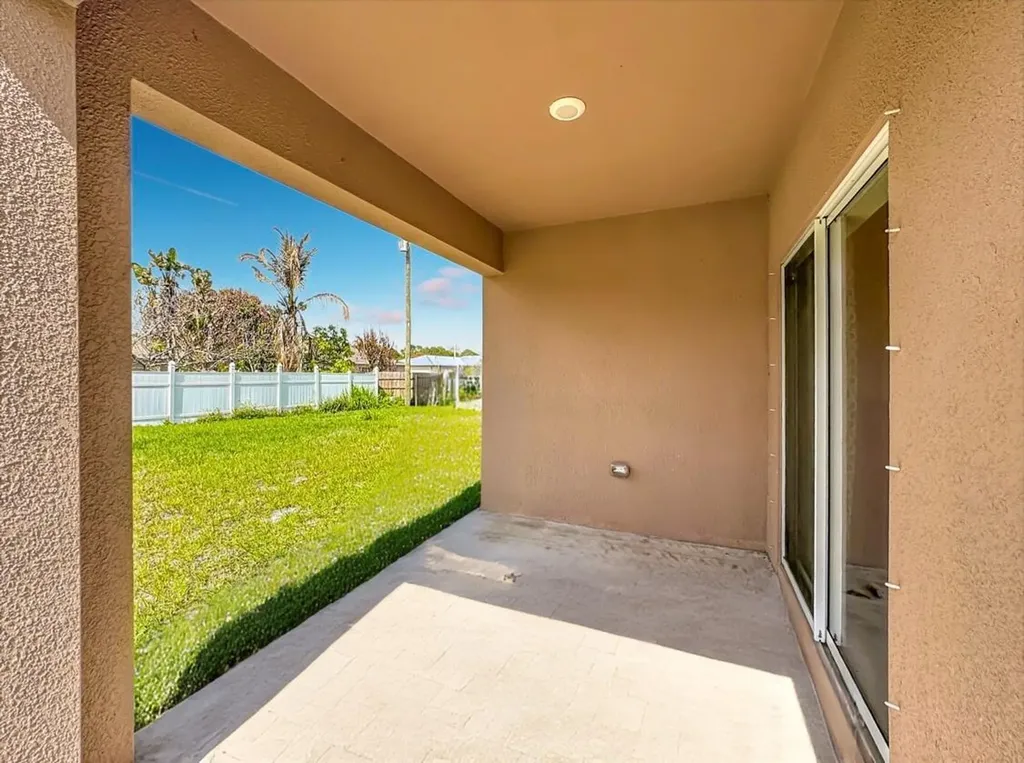 525 SW Twig Avenue Port St Lucie FL 34983