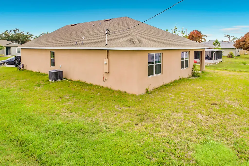 525 SW Twig Avenue Port St Lucie FL 34983