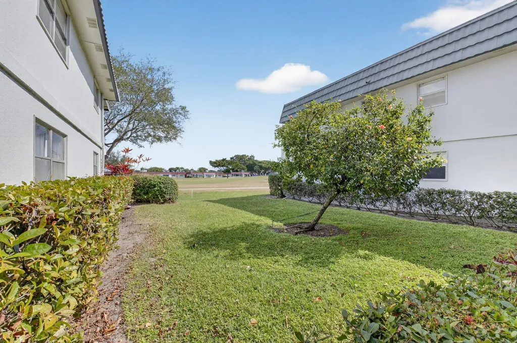 152 Tuscany Delray Beach FL 33446