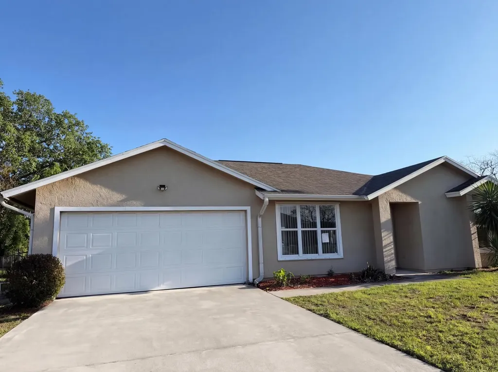 681 SW Mccoy Avenue Port St Lucie FL 34953