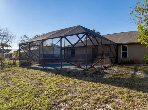 681 SW Mccoy Avenue Port St Lucie FL 34953