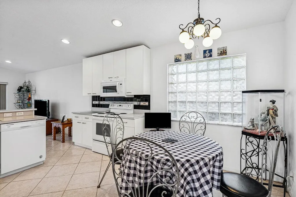 10551 Tropical Breeze Lane Boynton Beach FL 33437
