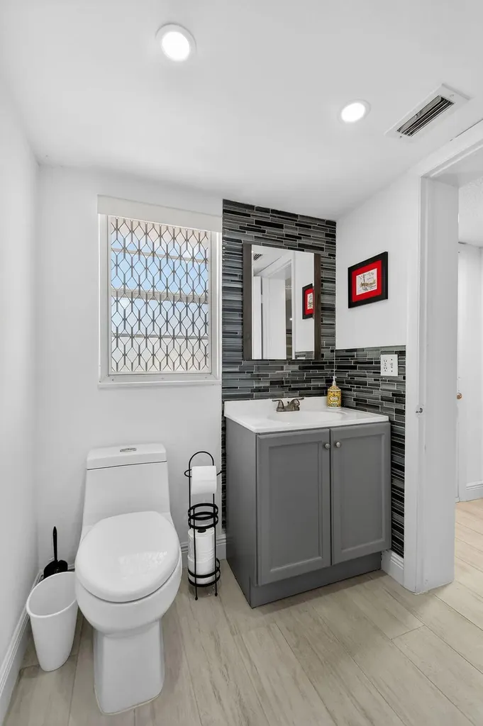 2615 NE 3rd Court Boynton Beach FL 33435