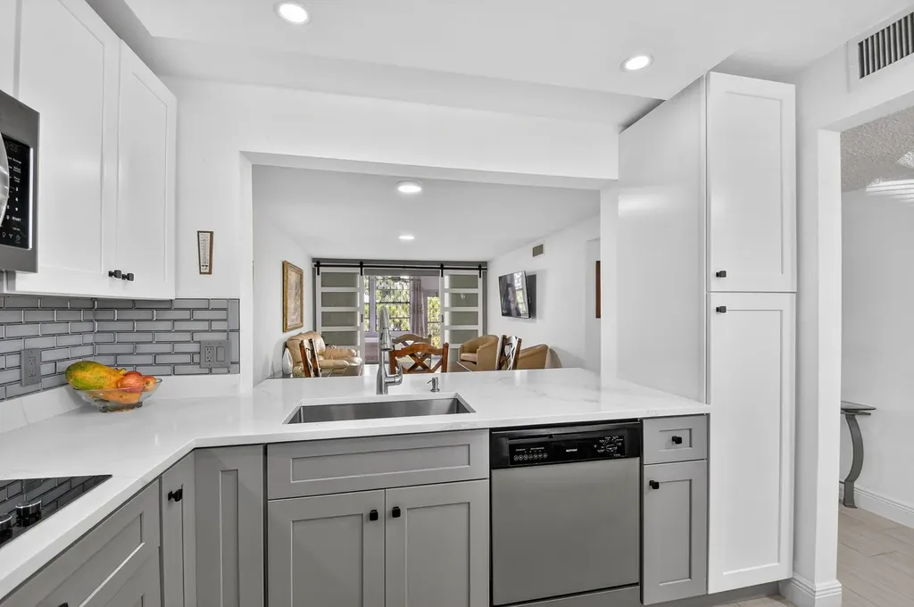 2615 NE 3rd Court Boynton Beach FL 33435