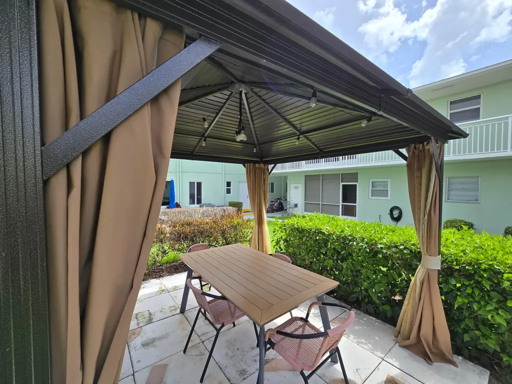 2100 NE 38th Street Lighthouse Point FL 33064