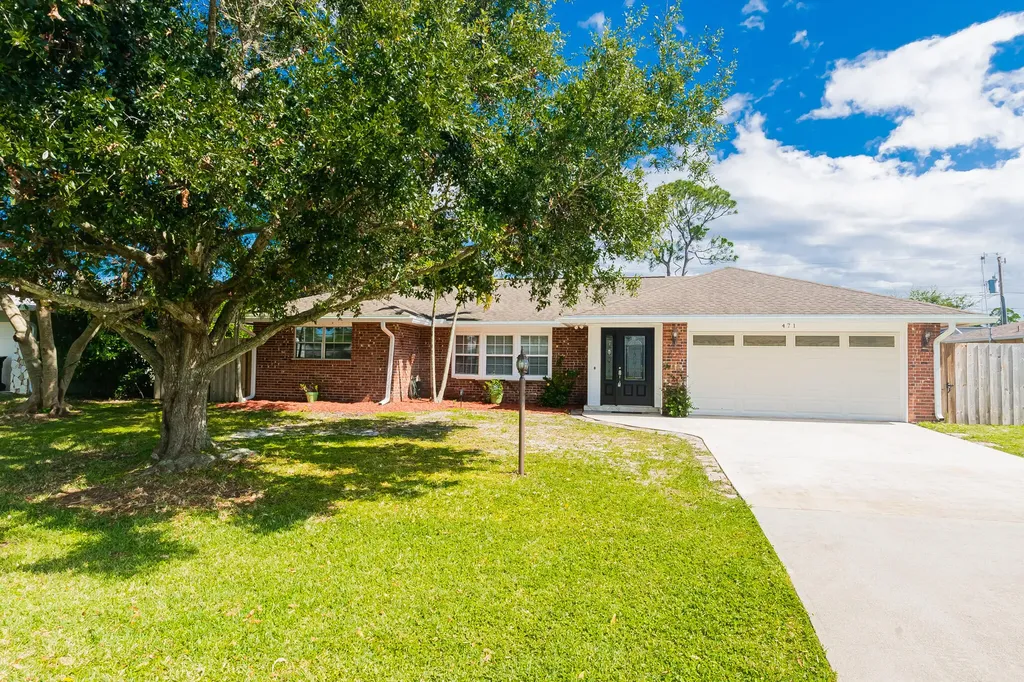 471 SE Lamon Lane Port St Lucie FL 34983