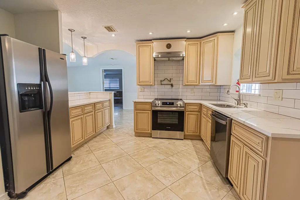 471 SE Lamon Lane Port St Lucie FL 34983