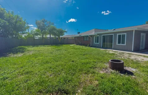 471 SE Lamon Lane Port St Lucie FL 34983