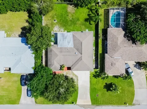 471 SE Lamon Lane Port St Lucie FL 34983