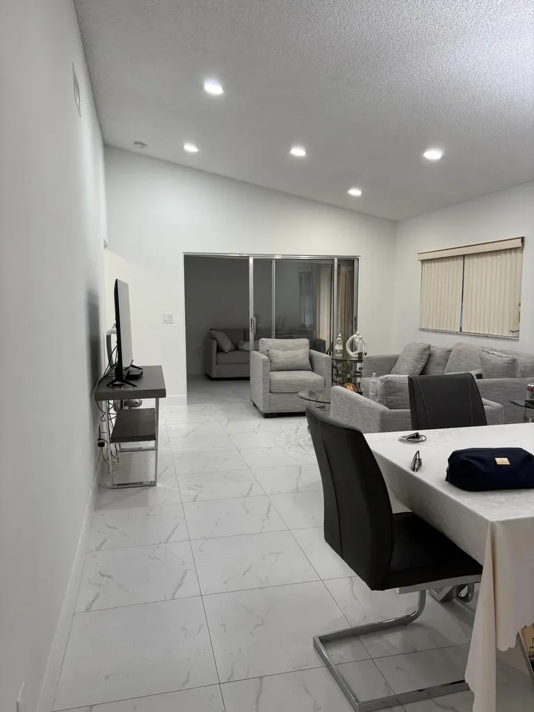 8065 Springtree Road Boca Raton FL 33496