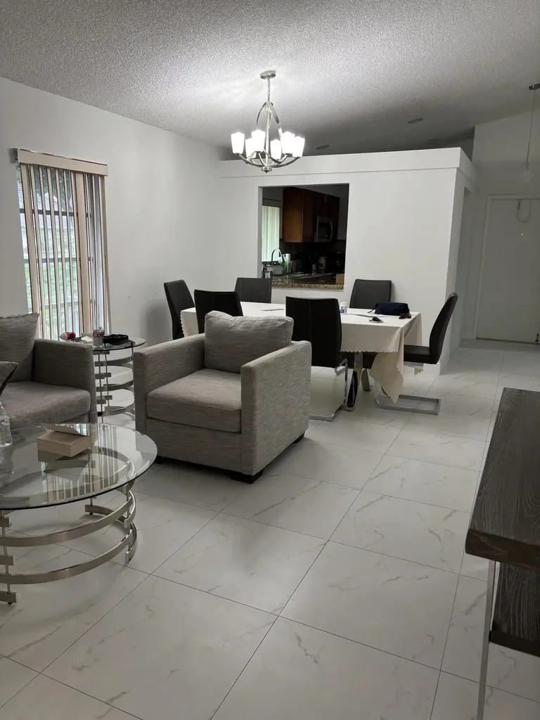 8065 Springtree Road Boca Raton FL 33496