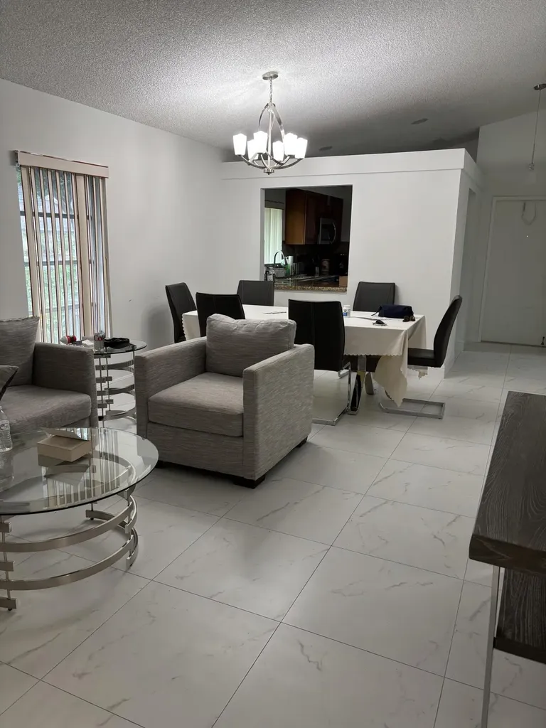 8065 Springtree Road Boca Raton FL 33496