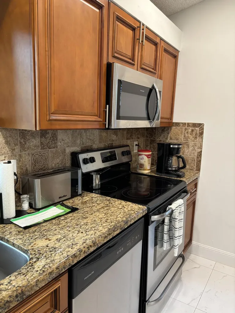 8065 Springtree Road Boca Raton FL 33496