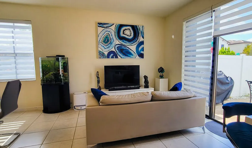 10902 W 33rd Way Hialeah FL 33018