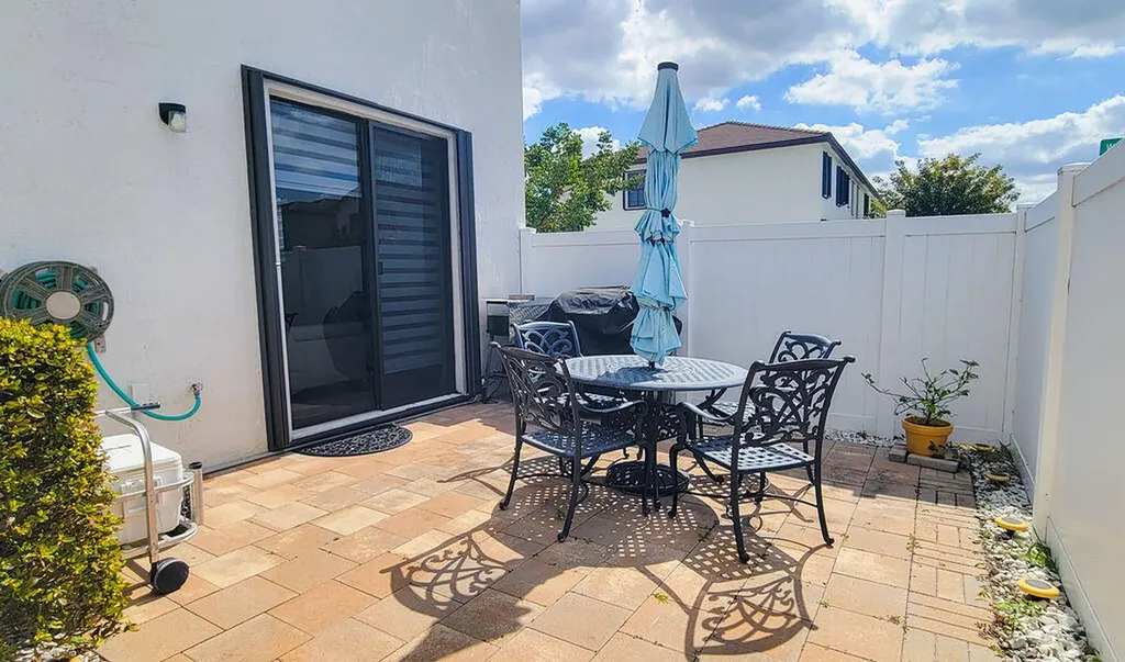 10902 W 33rd Way Hialeah FL 33018