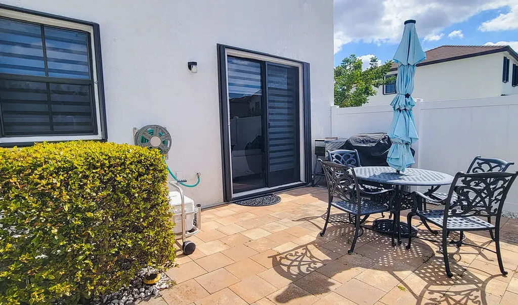 10902 W 33rd Way Hialeah FL 33018