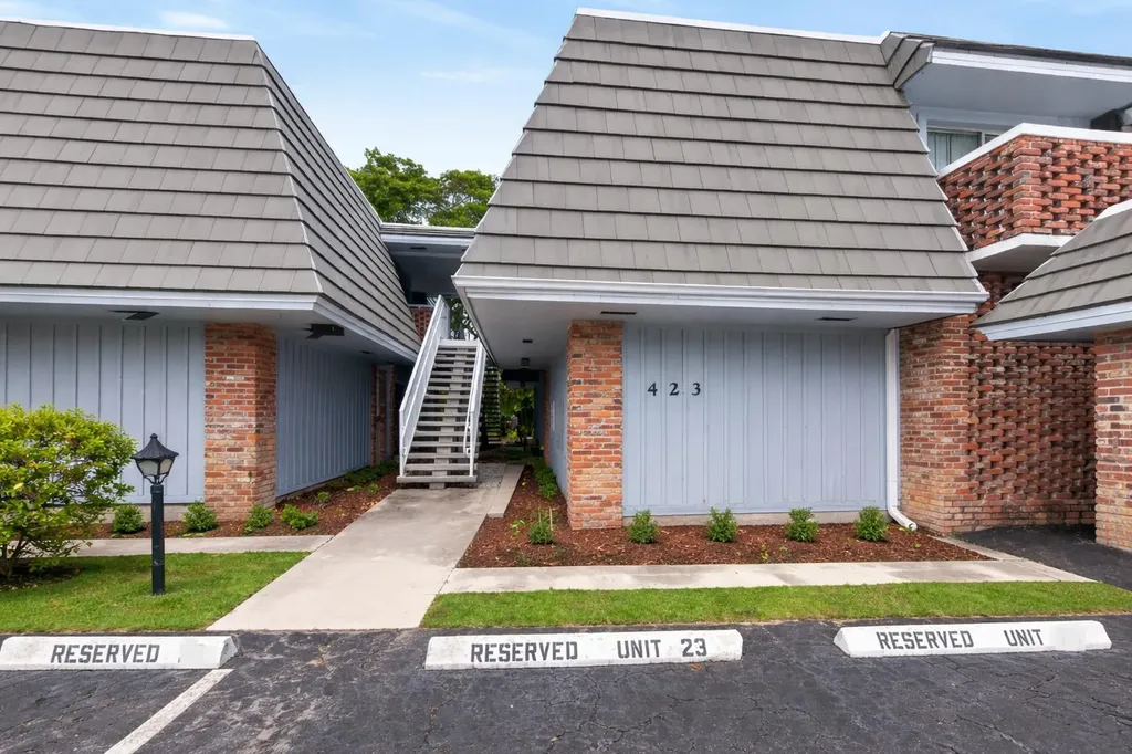 423 Pine Tree Court Atlantis FL 33462