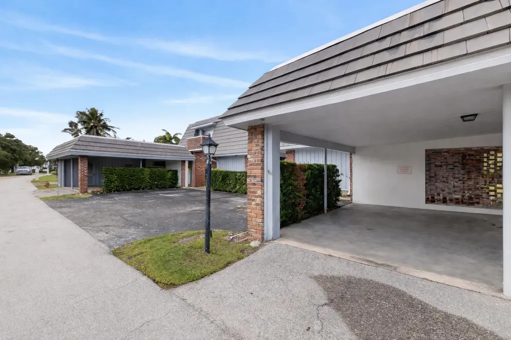 423 Pine Tree Court Atlantis FL 33462