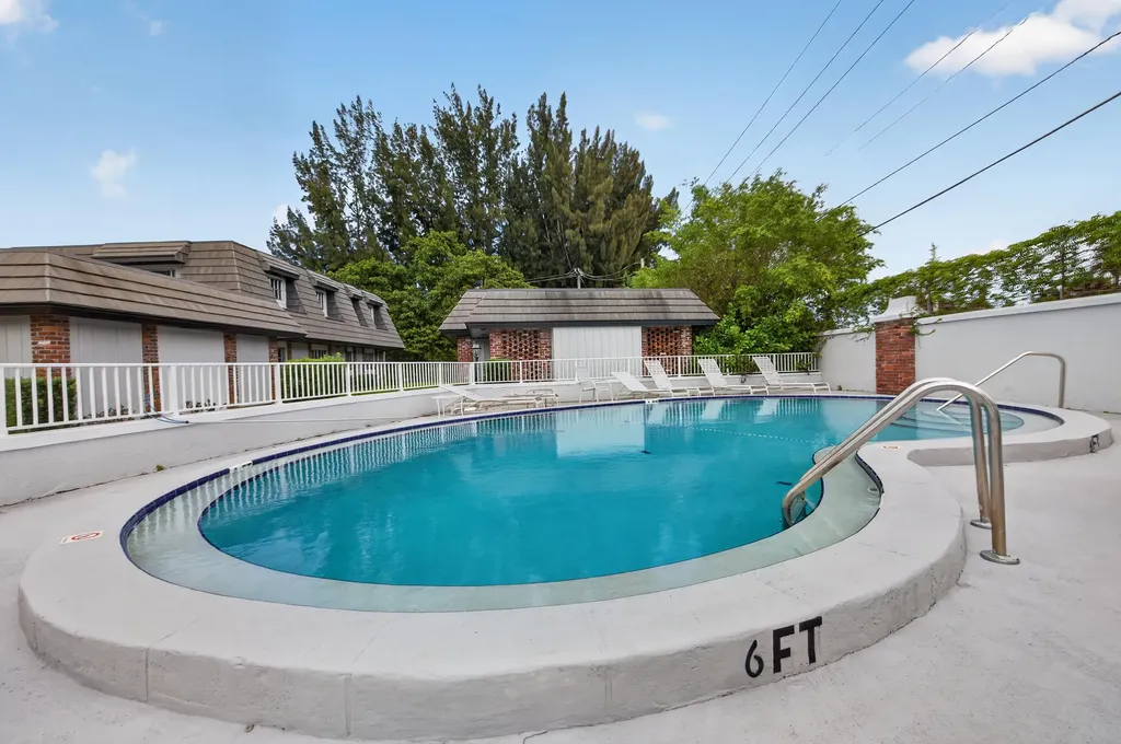 423 Pine Tree Court Atlantis FL 33462