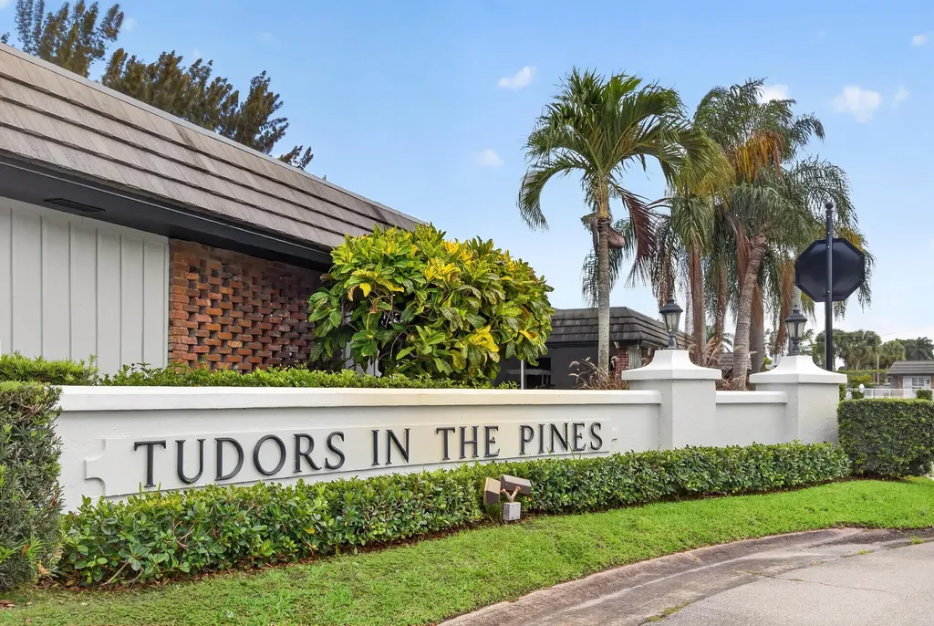 423 Pine Tree Court Atlantis FL 33462