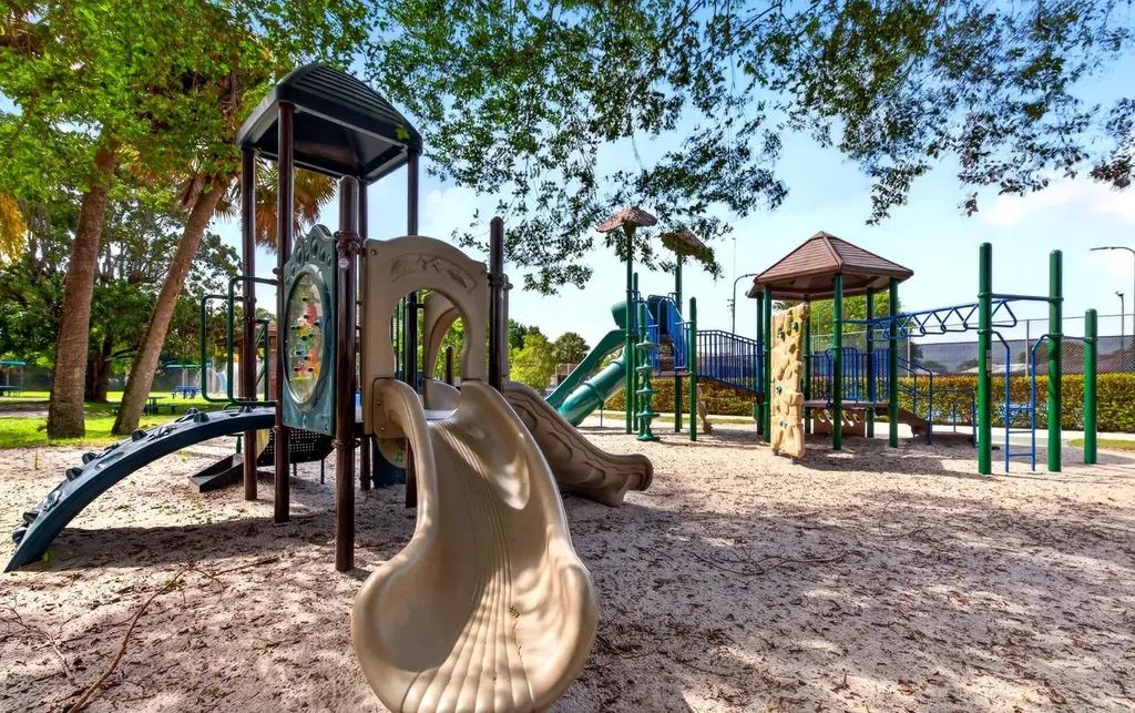423 Pine Tree Court Atlantis FL 33462