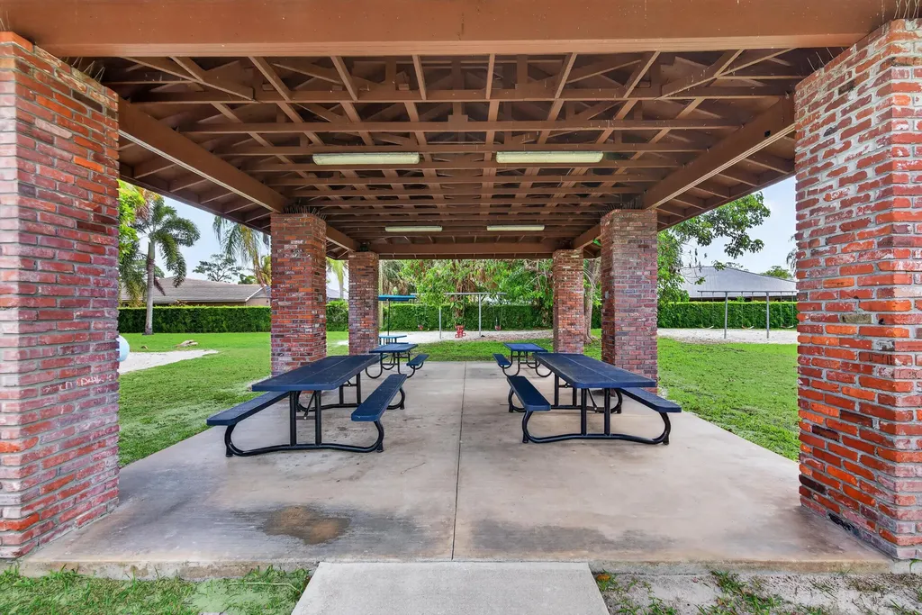 423 Pine Tree Court Atlantis FL 33462