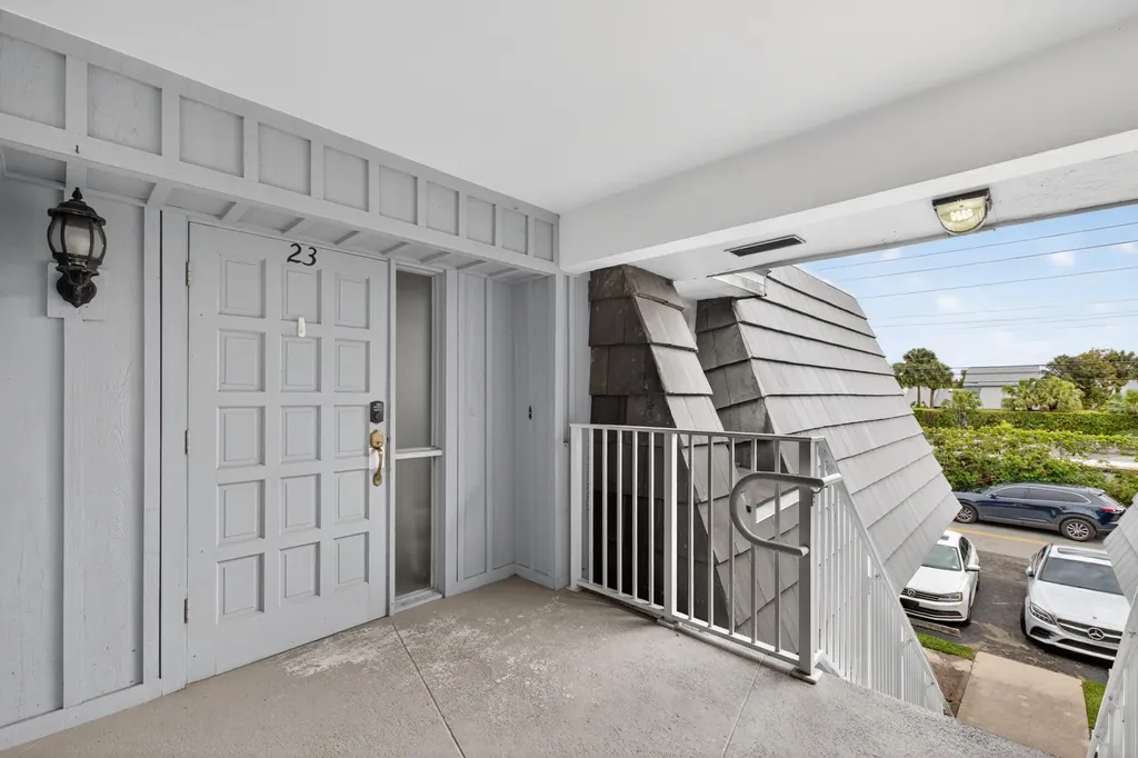 423 Pine Tree Court Atlantis FL 33462
