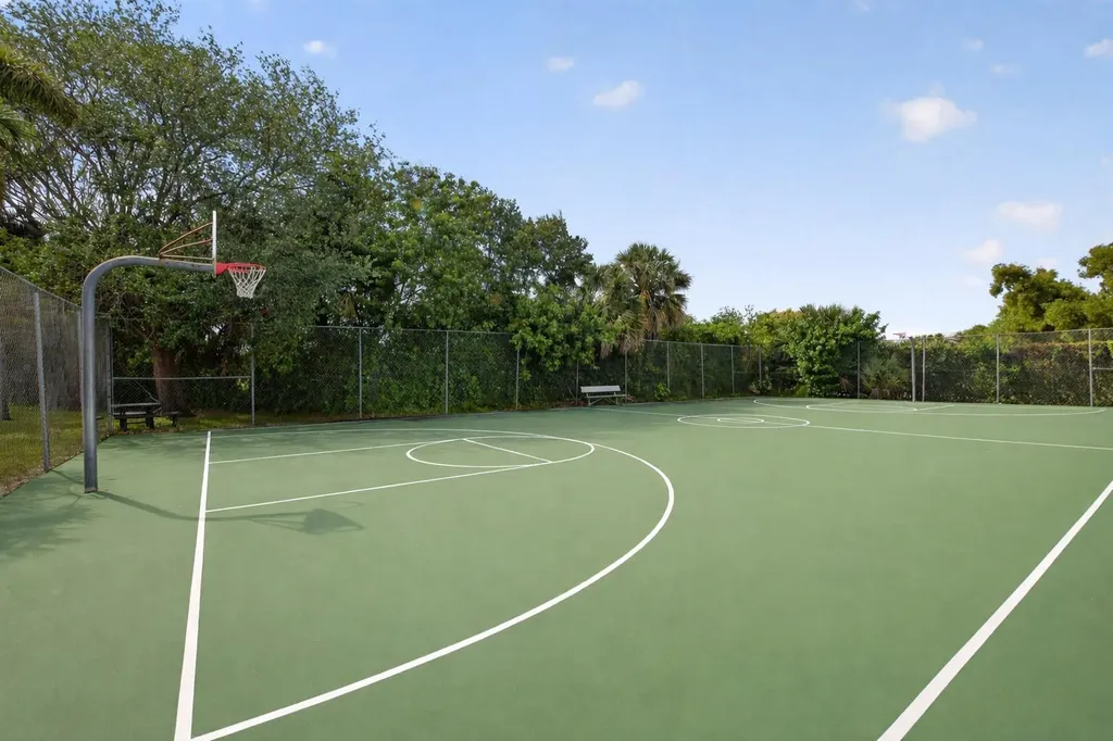 423 Pine Tree Court Atlantis FL 33462