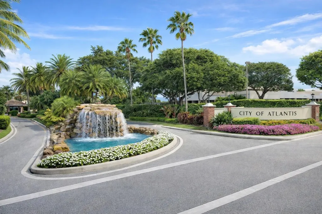 423 Pine Tree Court Atlantis FL 33462